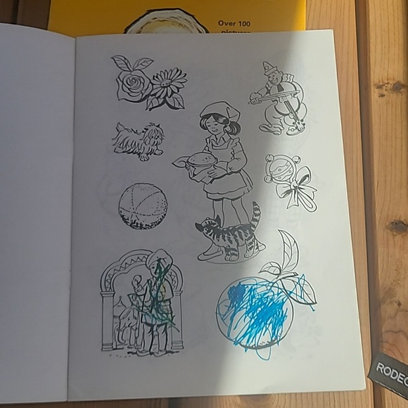 Pair of vintage coloring books - Picture 5 of 17